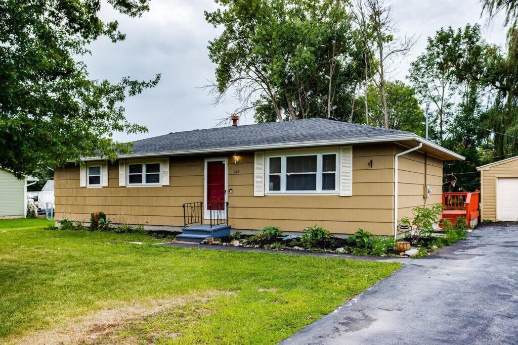 {Quiet Suburban Ranch Hot Tub} Mins Arpt/Rit/Dwnt Apartment Rochester Exterior photo